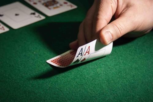 2万ハンドのポーカーで勝負する日本語のタイトル